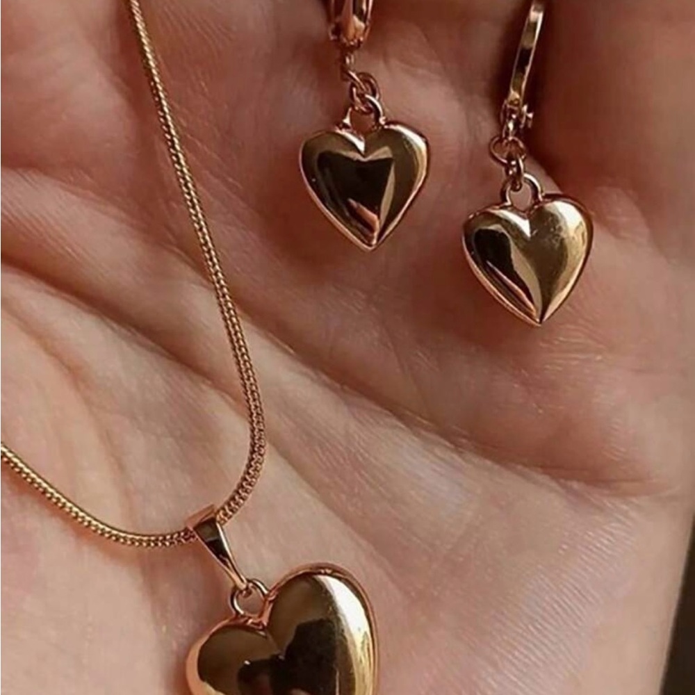 Set Of Gold Heart Necklace & Earrings
Zinc Alloy steel - Picture 4 of 4